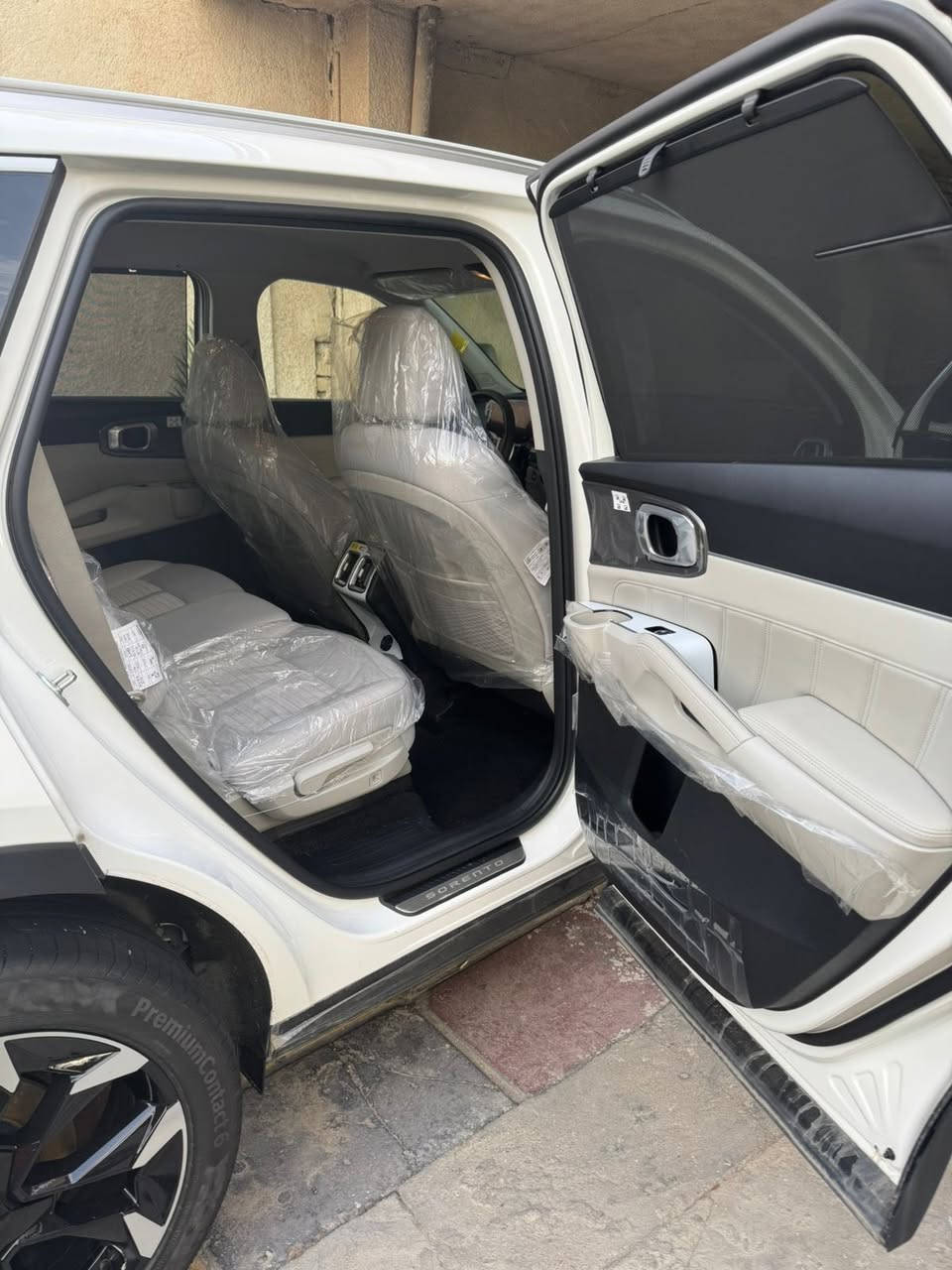 السلام عليكم سورنتو موديل 2025 للبيع زيروه السياره كفاله عامه فول ماعدا الفتحه مكينه 6سلندر مكلف بالنشر اتصل واستفسر ***********
