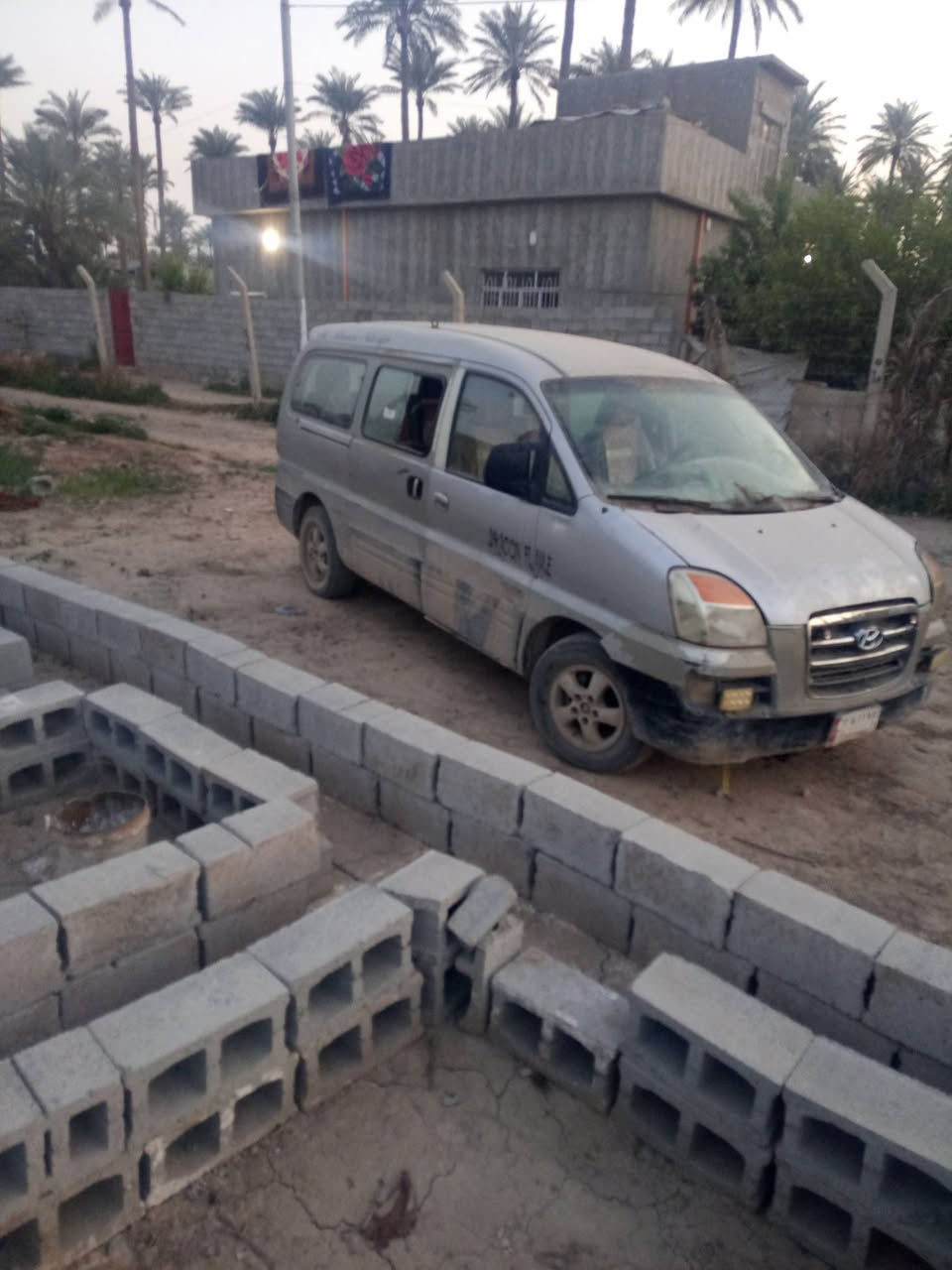 السلام عليكم ستاركس 2007 للبيع مسكر جير عادي بها ضربه بالباب مال السائق معمره محتاجهن وزلات ورقمي ***********
