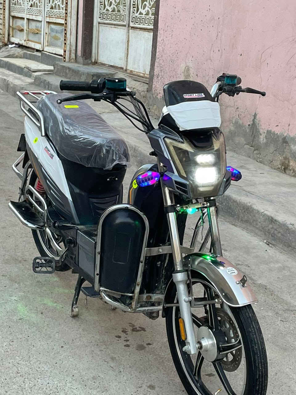 السلام عليكم دراجة هارلي 2025
5 بطاريات كبار جدد 
مثبة سرعه 
3 نمر 
تشغيل عن بعد 
انذار سرقه 
دبل اشاره 
السعر 380 وبيها مجال 
العنوان بغداد بلديات 
الرقم ***********
