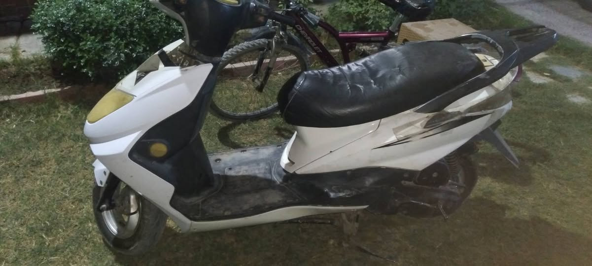 سكنس امتياز ١٤٠ محرك مال ماكس تشتغل سلف هندر محرك مامفتوح تحتاج بس ترتيب سعره ٢٥٠  مكان الغزاليه  
***********
