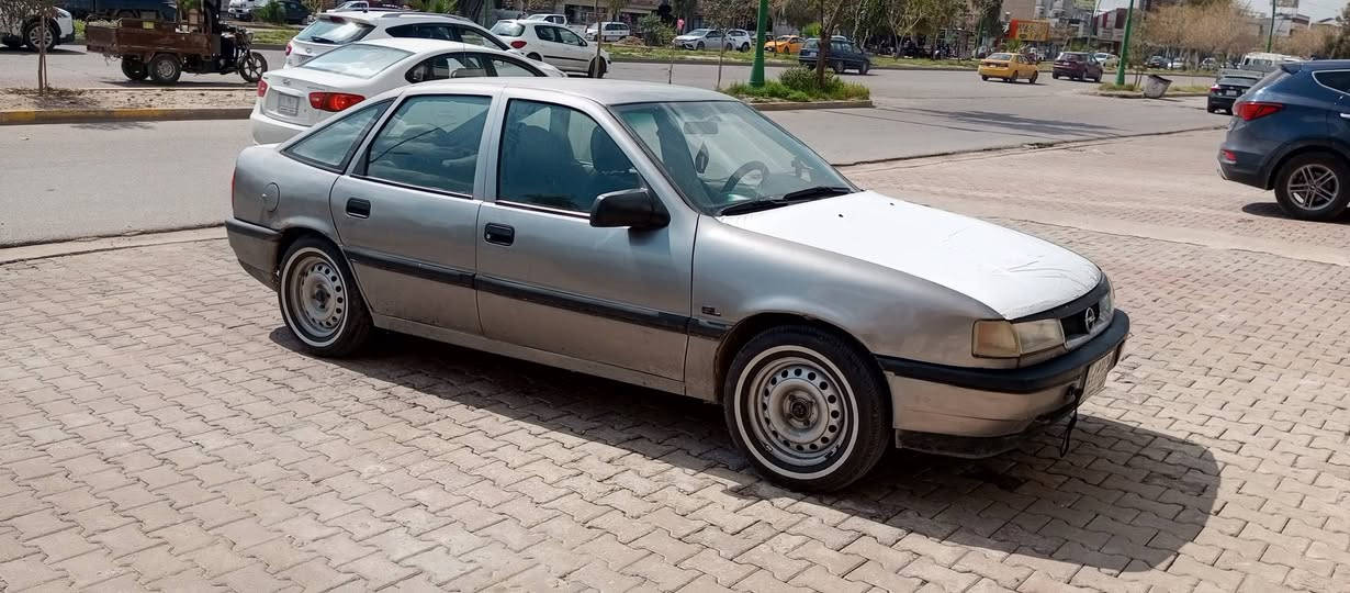 سلام عليكم ورحمة الله وبركاته 
فكترا موديل 1993 سنويه لل 2027 محرك 18
بريكها  أي بي إس  سياره اربع تايرات جديد سياره حلوه  كلش دواخلها نضيف  
سعرها 30وبيها مجال 
للاستفسار خاص 
أو اتصل***********
