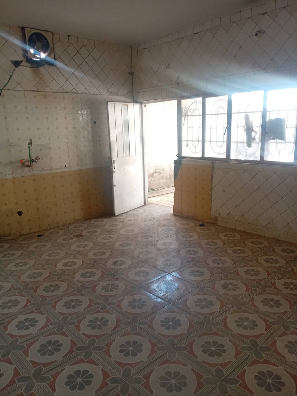 🏛️  دار سكني للإيجار 
  🏛️
____
🔰 الموقع   ام الخيل الأول   ➡️
----------------------------------------
🔳 طابو  
-----------------------------
💎 تفاصيل البيت 💎  
____
   استقبال 
🔹   ٣غرف نوم  ▶️
🔹. صاله ▶️
🔹مطبخ  ▶️
🔹مجاميع صحيه داخليه 

--------------------------------

للأستفسار أكثر مراسلة الصفحه اول الاتصال على الأرقام
___________     ____________
📲*********** واتساب اتصال  
📲*********** واتساب اتصال 
___________     ____________

او زيارة موقعنا (( ام الخيل الأولى سوق العصري مجاور بيت حواء متواجدين من الساعه 🕒 3️⃣ عصرآ إلى الساعه 🕘9️⃣ مساءً))
