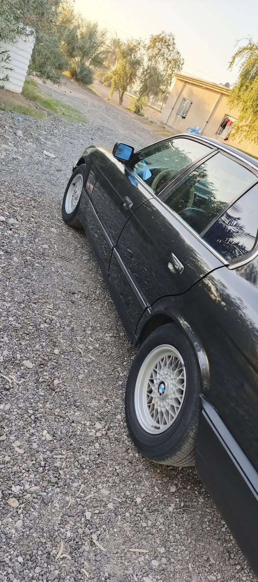 بي ام 525 اوتوماتيك .
كير ومحرك خير من الله مكفولات 
تبريد ثلج .كهربائيات كلهه شغاله وضع وشركه 
تخم تاير ويل خليه 
بسمي السياره تحويل مباشر ثاني يوم رقم بغداد انكليزي 
السياره نضيفه حيل تجي وشوف بعينك 
مصبوغه عام جماليه عدا القماره 
سنويه حد 28 هزه جديده 
السعر 60 وبيهه مجال حك الجيه شي قليل 
 العنوان بابل 
***********
***********
