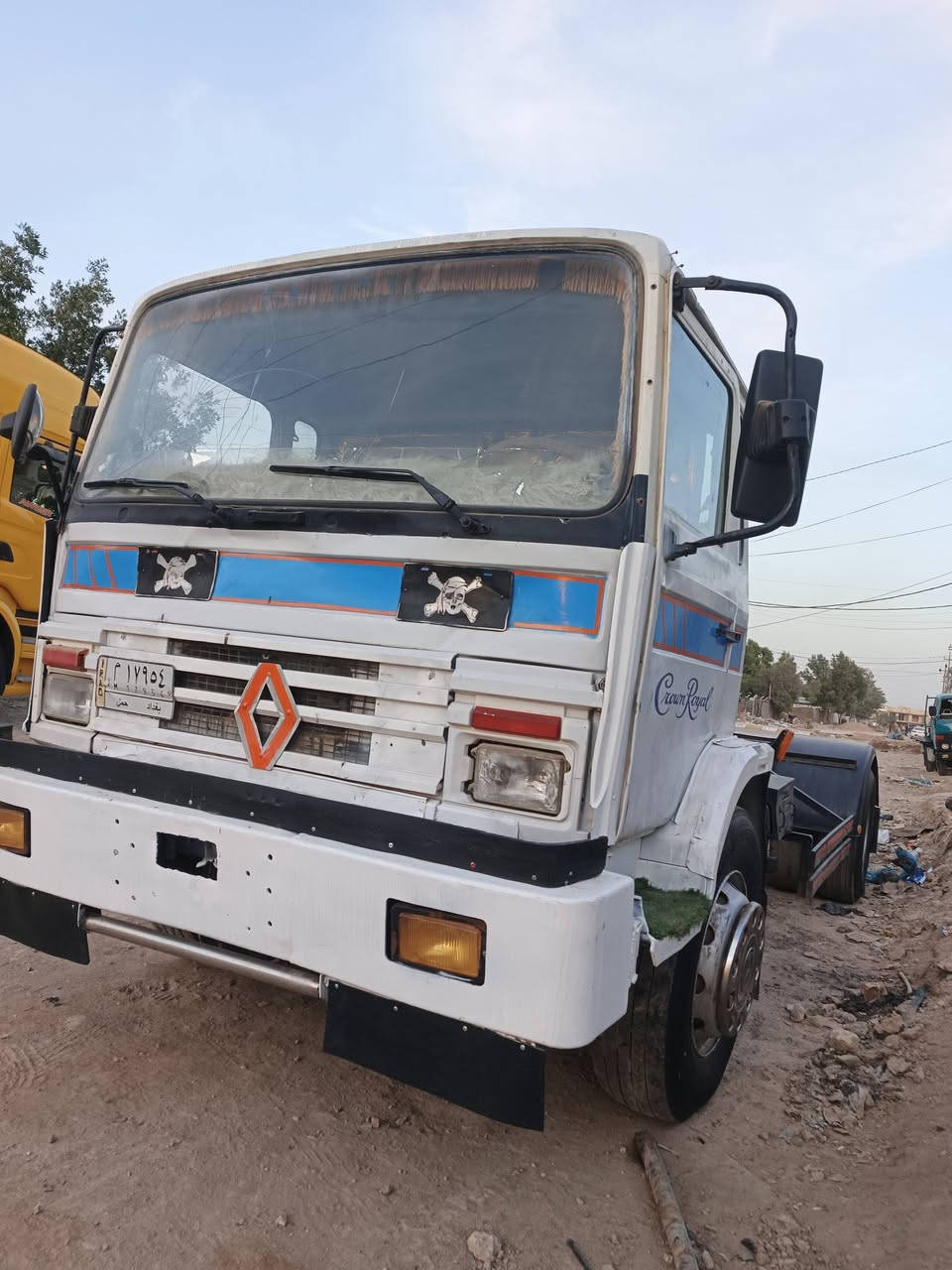 للييع رينو موديل 1993 رقم بغداد سنويه حمل وكاله عامه بسمي محرك جديد طول 6 متر ((السعر 50 ورقة))مكان الديوانيةة
الرقم:  ***********
