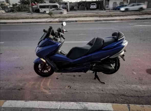 سلام عليكم شباب 
فورزة 010 
دراجة نكرة سلف وصافية ونضيفة 
كلشي بيها جديد مال جناي يعني 
قايش جديد 
سلف جديد 
فيتبم جديد 
جويتر جديد 
باتري جديد 
فلتر دهن جديد 
بانزين كله محسن 
ماي راديتر اخضر بلادي (يعني الراديتر نضيف ومابي اي انسداد بعز الحرارة ما توصل النص) 
كير شغال سبورت وعادي 
الدراجة عيبها الوحيد الكفرات شوية يرادلها ترتيب يعني نضافة كفراتها 70% 
بصمة وحدة و مفتاح طوارئ 
الاصوليات كاملة 
منفيس موجود و وصل كمركي موجود يعني الدراجة مكمركة اخذها ورقمها 
السعر مليون و 650 الف 
ارجوك لا تخابرني وتكلي شبيها مابيها شرحتلك كلشي وكتلك عيبها الوحيد كفراتها يرادلها ترتيب 
رقمي *********** موجود واتساب
