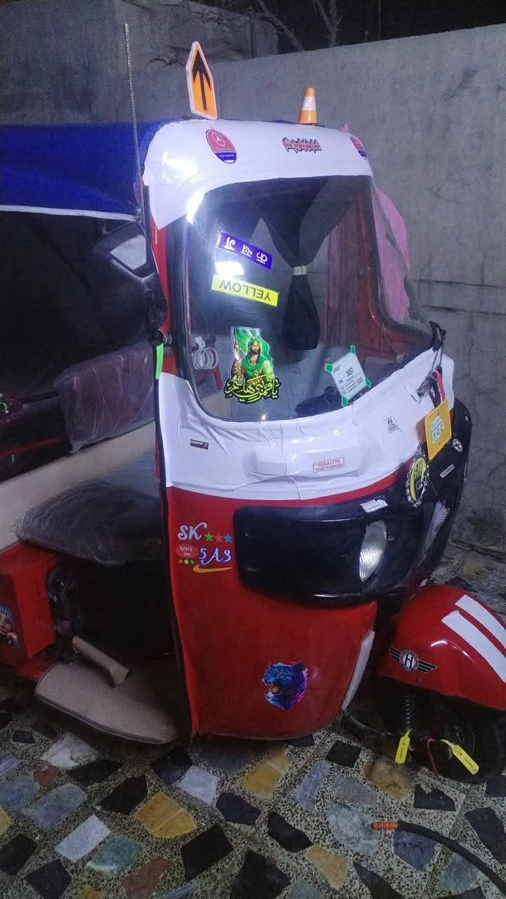 سلام عليكم تكتك للبيع موديل 2018 بيها مكينه 20 التكتك اوراق اصوليه السعر 4 وبيها مجال نضيفه اكثر ماتصور ***********
