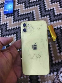 للبيع ايفون ١١ ذاكره ٦٤ جهاز مبدل شاشه مبدل بلادي  وبطاريه وكامره الور...