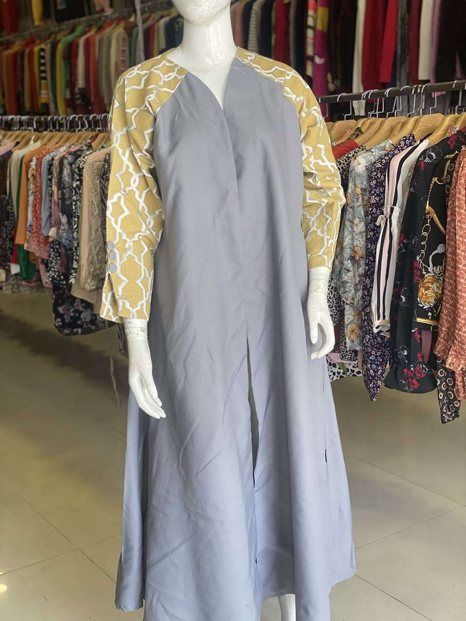 نموذج من كسر اليوم عباية + بشت نسائي غير مستخدم ❤️


**إذا كنت صاحب هذا الإعلان وتريد حذفه لأي سبب، رجاءا أرسل رسالة إلى الدعم الفني**