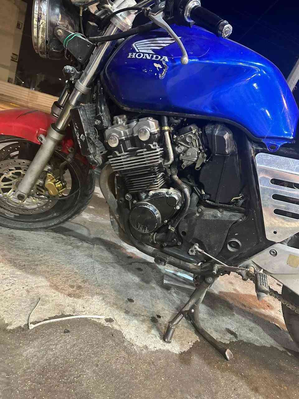 السلام عليكم شباب سيبي فور جيل ثاني للبيع او مراوس ب بطح
الدراجه مكفوله كير ومكينه وكهربائيات نقوصات بيهه قليله وعوزهه شويه ترتيب شلعه ومعدل فول الفول شرط 180  مكاني بغداد سيديه سعرهه 1400  عراقي مليون و 400  وبيهه مجال  واليجي ماا ارجعه بي خير ويتدلل الشراي 
***********
