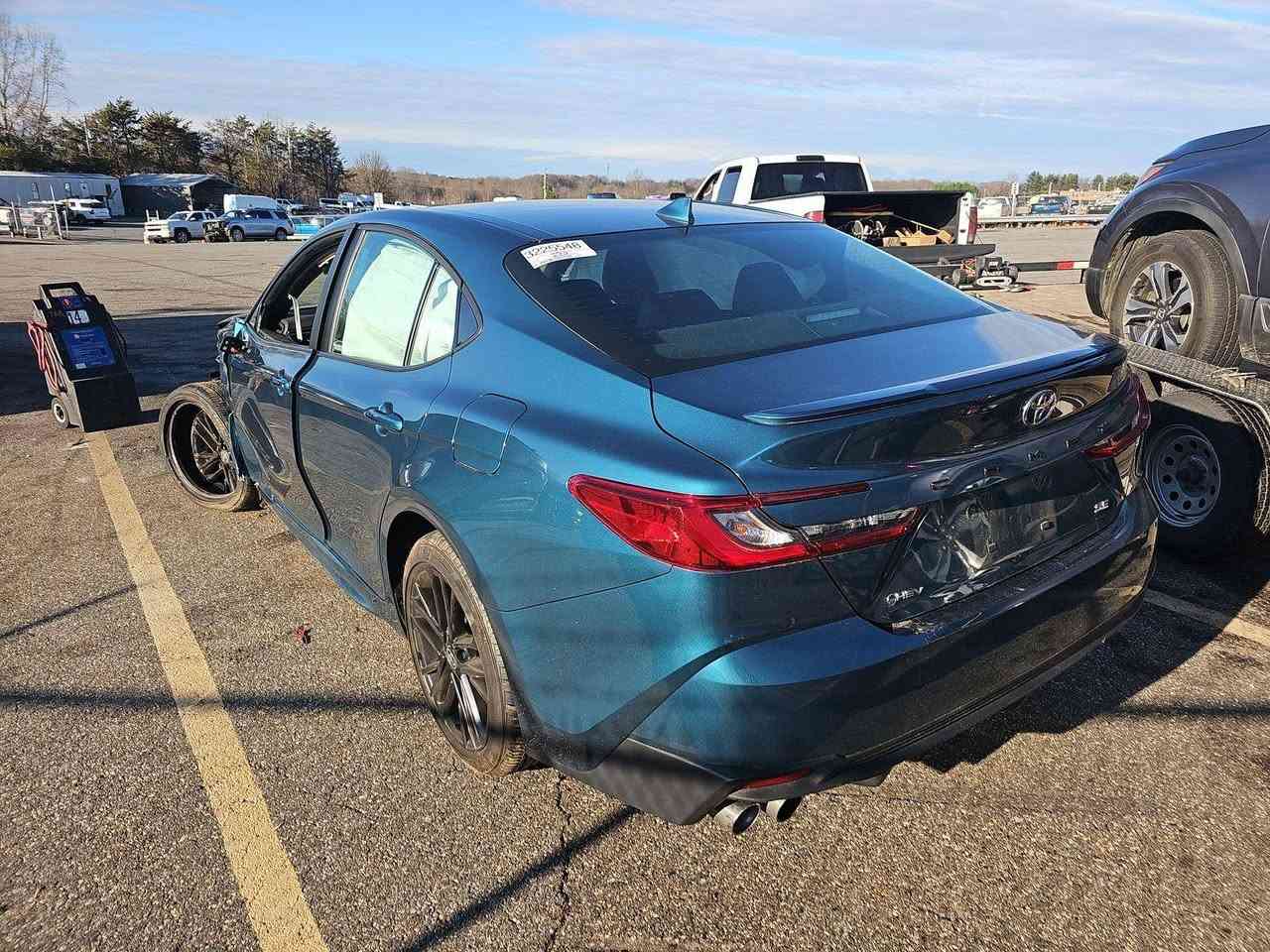 للبيع كامري موديل 25 se ماشيه7000  واصله الامارات جبل علي تدخل ع الاقليم تريدها ع حادثها تريدها مصلح جاهز تكلفه النقل والكمرك للاقليم 13 ورقه ***********
