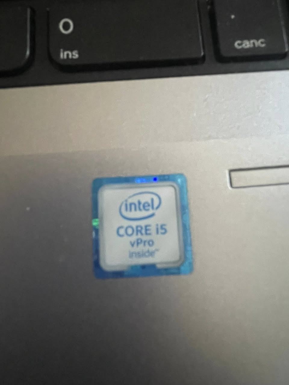 السلام عليكم عندي هاذا الابتوب للبيع او سعر مناسب جدا
� الجهاز: HP ProBook 650 G2
🔹 المعالج: Intel Core i5-6300U
🔹 الرام: 8GB
🔹 كرت الشاشة: Intel HD Graphics 520
🔹 التخزين: SSD


**إذا كنت صاحب هذا الإعلان وتريد حذفه لأي سبب، رجاءا أرسل رسالة إلى الدعم الفني**