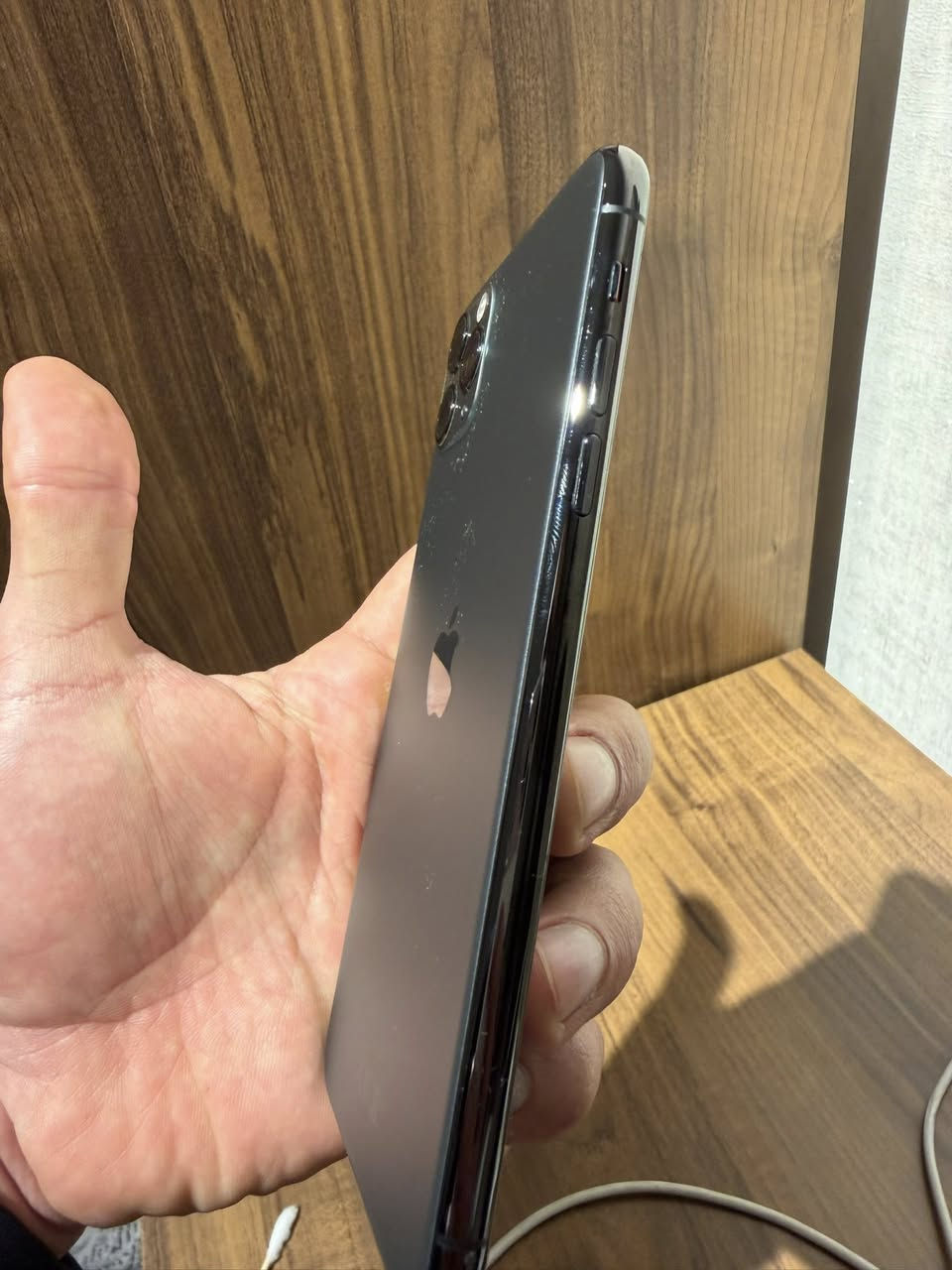 السلام عليكم ايفون ١١ برو ماكس لون اسود ذاكرة 256 سيم كارت واحد وكلة بلادي ممبدل بيه اشي شي ولا مفتوح الجهاز ولا مصلح كله بلادي سعره 250$ وبيه مجال كيبل شحن بلادي وياه والكارتونه مالته 
*********** واتساب
