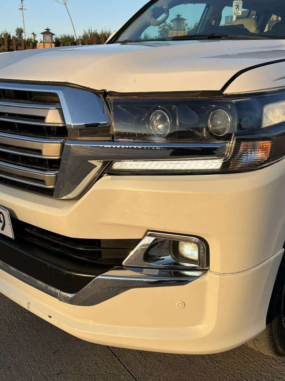 سلام عليكم لاندكروز 2011 ستينيه محدثه 2020 داخل و الخارج مكينه  شرط  برغي ما مفتوح  ولا امبدل سنويه باسمي دفتر بانزين موجود فول مواصفات ماشيا 196K ما بيها اي نقص 
 سعر 275$ وبيها مجال للشراي  
للتفاصيل رقم صاحب سيارة : ***********
