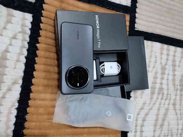 هونر ماجك 7pro
استعمال شهرين فقطط 
ذاكره 512 جدا نظيف كامل ملحقاته كلهن 
للبيع السعر 950 مكاني بغداد غزالية 
واتساب بي رقم ***********
