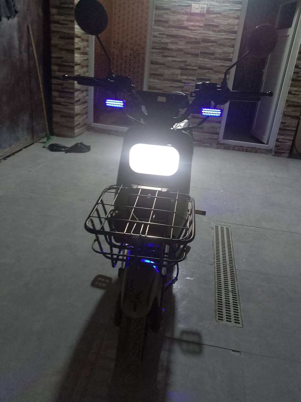 السلام عليكم دراجه شحن استعمال قليل جدا جدا فقد ب اربعينيه ستعملتها 5 ايام وبسسس موديل 2026 دراجه جديده بمعنى الكلمه بطاريات سليمه كلشي بيها كفاله مناقصها اي شي مكاني كربلاء شراي يتصل ***********
