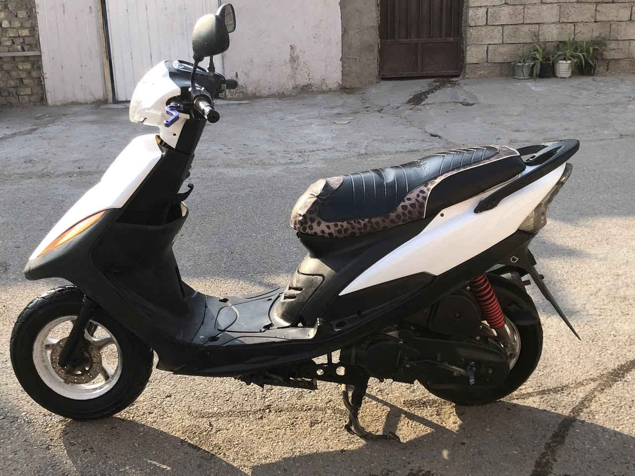 سلام عليكم دراجة ماكس لبيع شغاله سلف وهندر دراجة بيهة نقوصات قليلة محرك مامفتوح لا تنقيص ولا تبخير دراجة خير من الله هاذ رقمي متواجد واساب ***********مكاني بغداد الشعلة السعر 450وبيهة مجال
