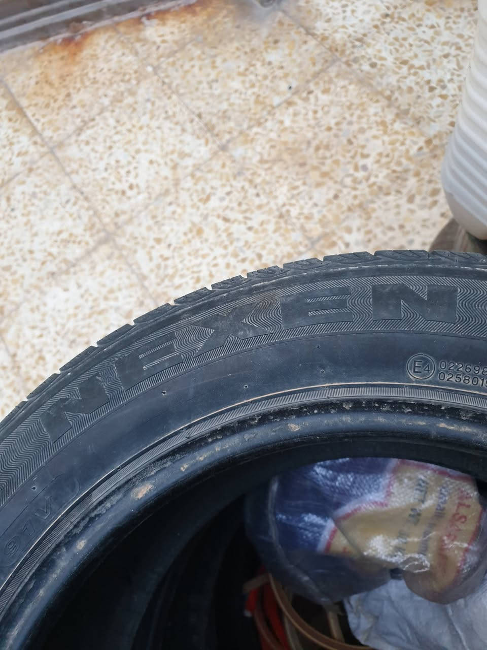 تخم تاير نكسن كوري 205/55/16 نضافه 85%
مكان كربلاء 
السعر 80 الف قفل ***********
