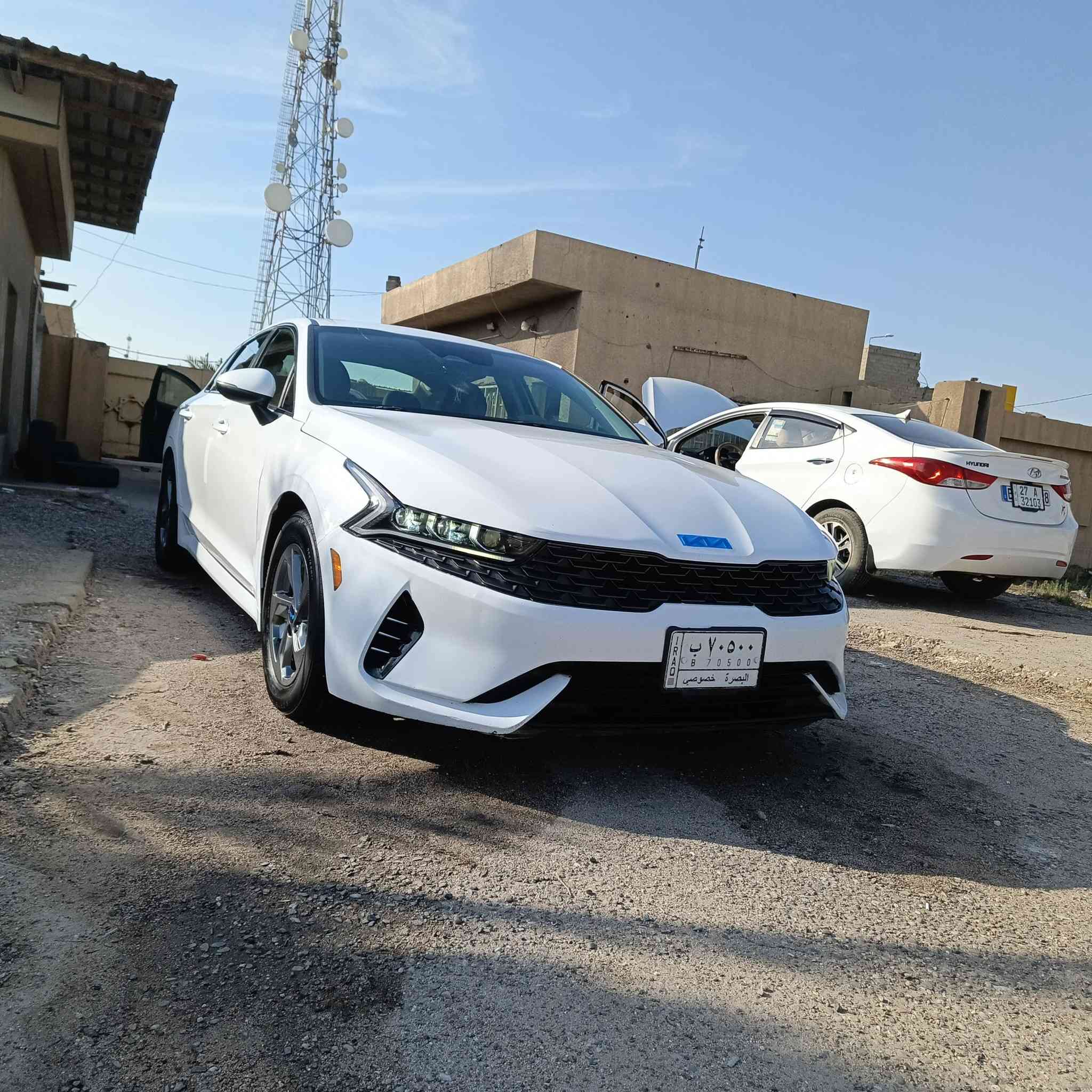 كي فايف مديل 2022 بصره معوقين باقي سنه وصير حره وكاله مضمونه وارد أمريكي حادثه مال أمريكا واضح بل صور 3 قطع  صبغ بدون ضرر داخلي وبدون تبديل كله ليبل واحد ايرباك سليم  السيار جاهزه من كلشي تبريد ثلج تخم تاير جديد حداديه جديده مواصفات بصمه وبيه هواي مواصفات ولايت زينون مشتري ٣ ورقات كلشي جاهز مكينه وكير كفاله ماشيه 43 ميل فقط السعر 130 وبيه مجال رقمي *********** او *********** مكاني البصره ياسين خريبط وضحت كلشي الشراي يتصل مامتواجد على النت
