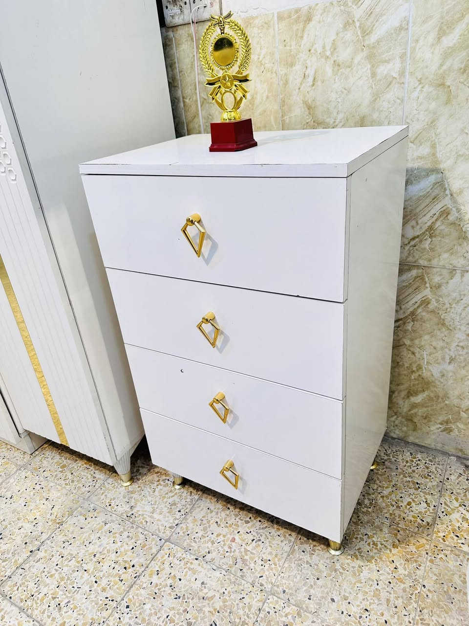 غرفة نوم تركي 🇹🇷مستخدم 
نضافه 85 ‎%‎💯
تتكون من 9 قطع
باب المنيوم برغي وجوي حديد 
سعره 775 الف 
توصيل وشد داخل بغداد مجاناً


**إذا كنت صاحب هذا الإعلان وتريد حذفه لأي سبب، رجاءا أرسل رسالة إلى الدعم الفني**