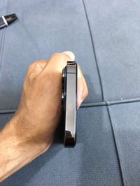 13برو ذاكره 128 بطاريه70شرق اوسط نظافة100/100 وتربروف سعر 550 كارتونته...