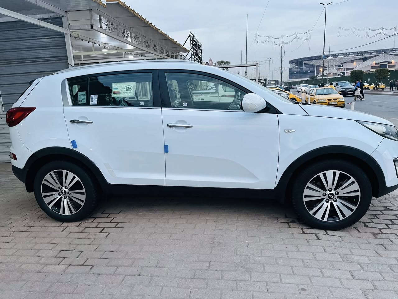 السلام عليكم للبيع سبورتج خليجي 2015 مكفولة من صبغ كير محرك مكفول ع وضع الشركة برغي ممفتوح بيهن ماشية 109 مكان السيارة بغداد السعر 163 وبيها مجال للاستفسار ***********
