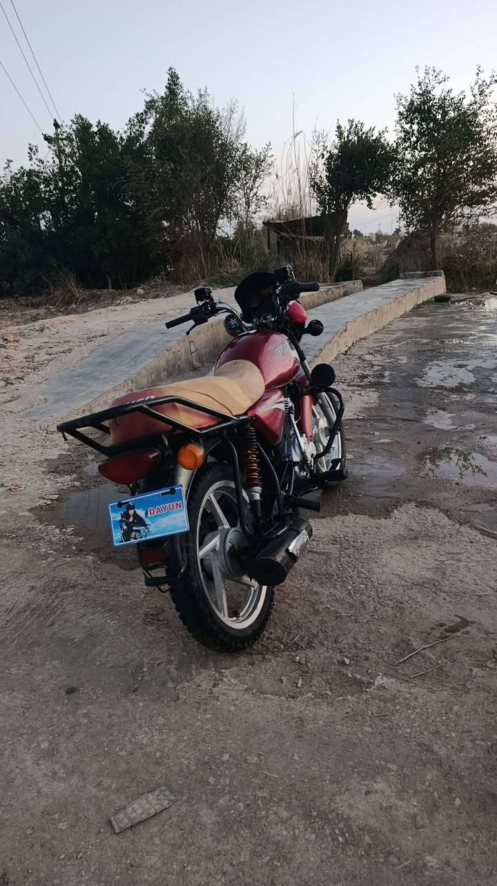 للبيع بوكسر موديل 2017 اوراق اصولي سعر 700 وبيها مجال كرهبايات شغاله مكاني ناصريه قضاء الاصلاح 
***********
