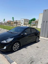 اكسنت 2016 • مكينه 1600 GDI • فتحة سقف