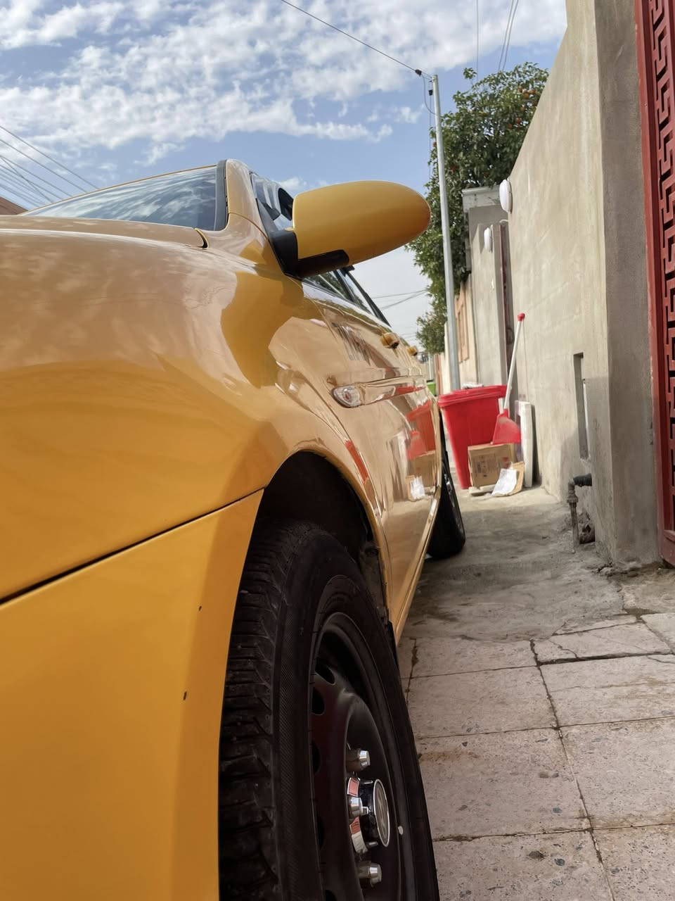 السلام عليكم للبيع اكسنت دبدوب وارد أمريكي 
السيارة بيها بس قطعة  معجون جاملغ الخلفي بدون دواخل 
وباقي تلكيطات مال تكسي 
السيارة حيل متعوب عليها مكينا جديدة سترين جديد طخم أمام خلفي جديد 
طخم    تاير جديد 
باتري جديد السيارة ربع ما تصرف عليها 
مكان السيارة موصل حي الوحدة. 
السعر 90وبيها مجال 
مامتوجد ع نت اي استفسار هذا رقمي ‭٠٧٧٤ ٠٩٤ ٤٤٦١‬
