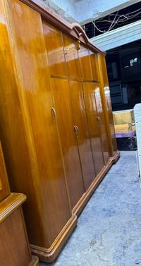غرفة ٦ باب • مستخدمة • كلاسيك
