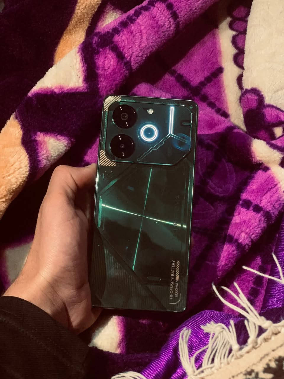 سلام عليكم
  TECNO POVA 6 Pro 5G 
ذاكره256 عشوائيه24 بطاريه 6000 صوت ستريو معالج Dimensity 6080 فول ألعاب 60 فريم ببجي فريم  غراضه ، كامله حته حافضته مال شركه موجوده
مكاني تكريت/البوعجيل
السعر قيم من حض وبخت
او يرهم مراوس بأيفون حسب القناعه 
***********
