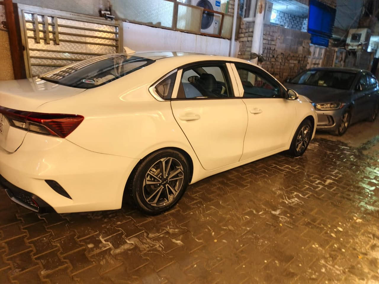 سلام عليكم اخوان k3وارد صيني دبل نوزل لا دوانز ولشي سياره حلوه كلش ونضيفه مديل2024 ماشيه 18 شركه باركود  وبسمي ارقام دولي  السياره نضربت عدي ب جاملغ ولباب الخلفي عكس السايق وصلحتهم سياره جديده الله شاهد وما ناقصه اي شي بس بطانه مال تاير صفحت الضربه هيه ضاعت وبعدني ما شادله مدوشم الارضيه وسفاري كله جديد ولسياره فول وبصمه فتحه شاشه جبيره وهواي بيه موصفات معرفه ولسياره جاهزه من كلشي السعر 135بيه حك الجيه مجال بصيط مكاني الشعب حي اور   
***********
