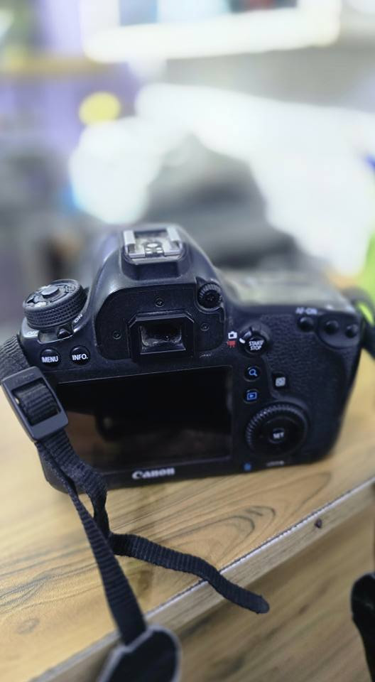 للبيع كامره كانون D6  مع عدسه
عدسه 50__ فتحه 1.8
العنوان بابل للستفسار *********** او خاص رجان لي ما يشتر خلي يعلق واني ارد علي
السعر 500 الهندية, كربلاء
