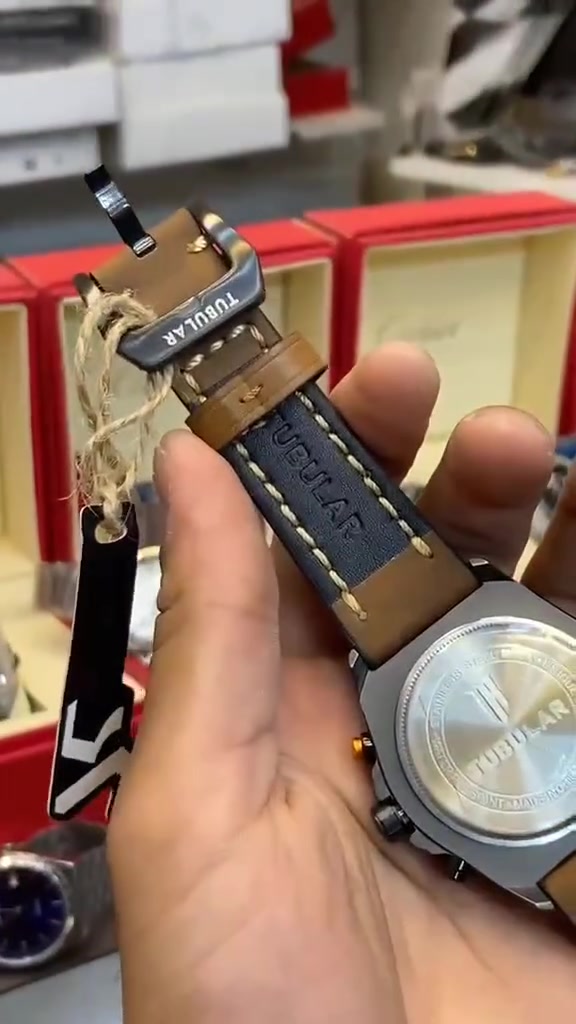 ساعة كرونوغراف من ماركة Tubular تتميز بمينا زرقاء وحزام جلدي بني.تشتمل ميزات الساعة على حركة كوارتز، وهيكل من سبيكة الزنك، ومقاومة للماء.تتميز الساعة بوظائف التاريخ والكرونوغراف العاملة.
ساعة كرونوغراف من ماركة Tubular تتميز بمينا زرقاء وحزام جلدي بني.تشتمل ميزات الساعة على حركة كوارتز، وهيكل من سبيكة الزنك، ومقاومة للماء.تتميز الساعة بوظائف التاريخ والكرونوغراف العاملة وسناترها كلها شغاله مختمه السعر٣٥


**إذا كنت صاحب هذا الإعلان وتريد حذفه لأي سبب، رجاءا أرسل رسالة إلى الدعم الفني**