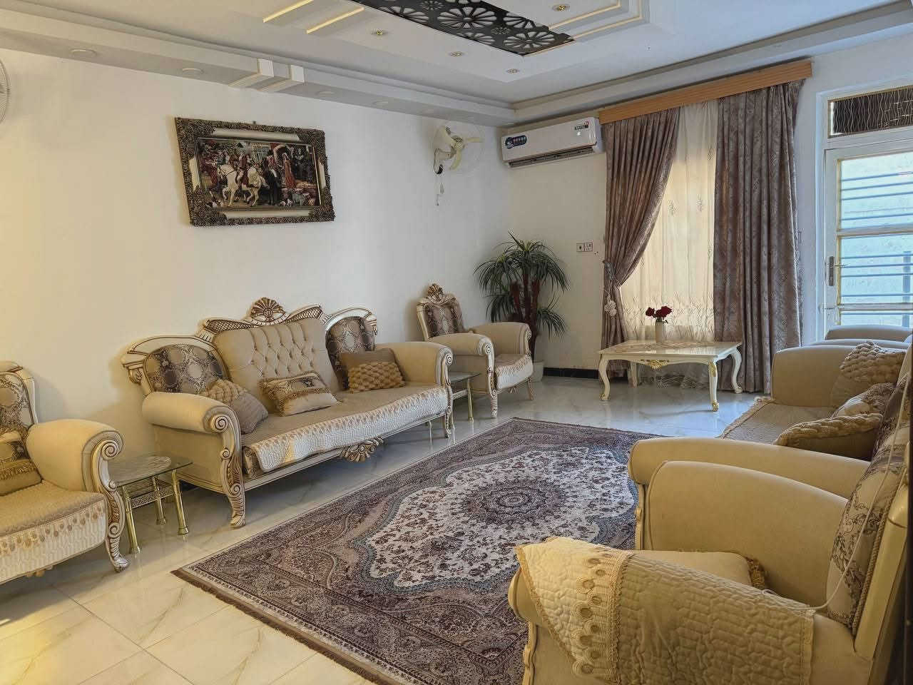 🔴 دار سكني للبيع 🔴
📍 المحافظة: الديوانية 

📍 المنطقة: حي الجمعية (جمعية الإسكان)

📌 أقرب نقطة دالة:شارع منجه العلوية/ أسواق الجمعية

📐 المساحة: 205 م² ✅

📏 الواجهة: 14 متر

📜 صنف العقار: طابو صرف

🏠 تفاصيل العقار:

🔹 الدار مكون من طابقين

🔴 الطابق الأرضي: ▪️ استقبال ▪️ صالة ▪️ غرفة نوم ▪️ مطبخ حار ▪️ مطبخ بارد ▪️ مجمع صحيات داخلي ▪️ مجمع صحيات خارجي ،مع ممر يدور حول الدار

🔴 الطابق الثاني: ▪️ غرفة نوم ماستر (غرفة مع صحيات) ▪️ غرفتين نوم ▪️ صالة.
يعني الطابق الثاني 3غرف نوم +صالة.

موقع مميز جداً بصف الركن 
فرق بيت واحد عن الشارع الرئيسي وقريب من كل الخدمات
علماً انهُ الشارع الرئيس(شارع منجه العلوية)الآن تحت التأهيل

💰 السعر والأستفسار: الاتصال على الرقم ***********
