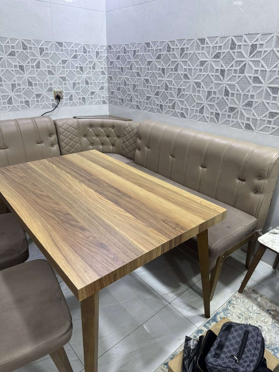 يز طعم جديد للبيع السعر ٣٥٠ 
العنوان المنصور دور السود 
***********
