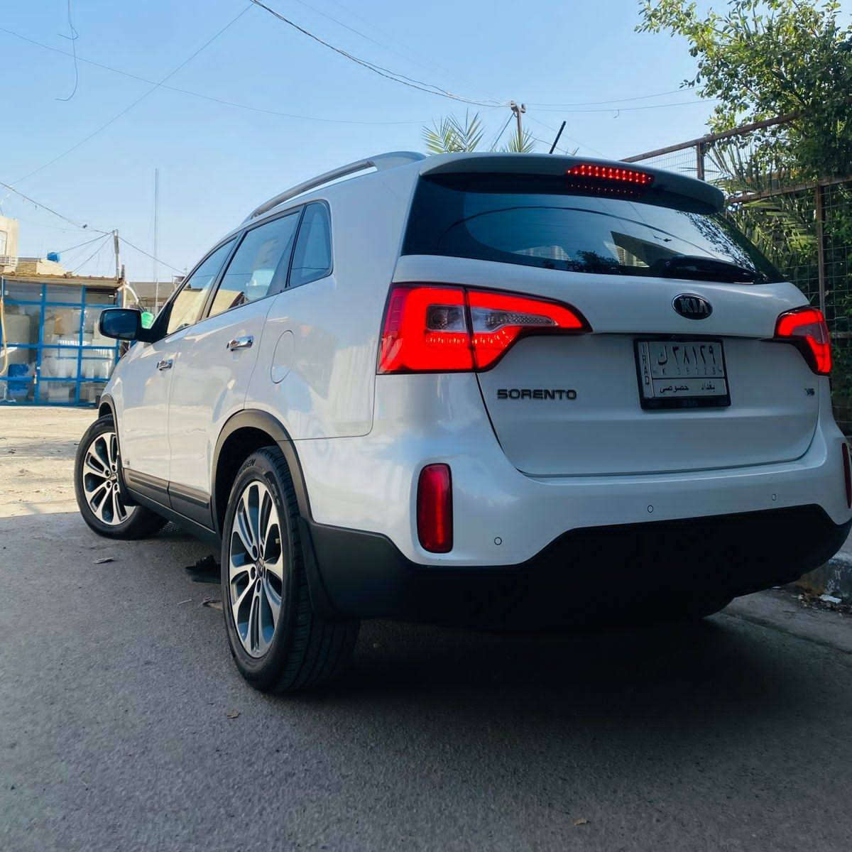 كيا سورنتو موديل 2015 فئة (( كويتيه ))
‏‎فول فول مواصفات 6 سلندر فورويل 
‏‎رقم بغداد مشروع وطني 
‏‎مواصفات السيارة : -
‏‎حساس امامي 
‏‎حساس خلفي 
‏‎كامرة خلفية
‏‎لد نهاري +مصباح عند فتح اشارة+ لدليلي 
‏‎بك لايت LED
‏‎لايت زنون بلادي 
‏‎زراك لايت 
‏‎اشاير مري + مري شفط
‏‎ترحيب عند الاقتراب 
‏‎علامة سورنتو بالدواسات LED
‏‎بصمة ابواب + بصمة تشغيل 
‏‎٣ قطع تبريد 
‏‎كشنات جلد قرميدي بلاد
‏‎الكشنات الأمامية تدفئة و تبريد
‏‎كشنات الامامية تحكم كهرباء
‏‎بردادات ابواب خلفية بلادي 
‏‎حجم المحرك ٦ سلندر ٣٥٠٠
‏‎فور ويل 4x4
‏‎عدد المقاعد ٧ راكب 
‏‎سقف بنوراما 
‏‎لوان ابيض صدفي 
تخم اطارات + باتري جديد +حدادية شرط كله اصلي وشركة دولية
حقيقي عداد السيارة ١٤٨ الف كيلو متر
‏‎السيارة مكفولة كفالة عامة عدى بارد جدا بسيط خشم البنيد وبالجاملغ الخلفي عكس السائق وشخط بسيط بجاملغ الامامي جهة 
‏‎عد هذا المذكور مكفوله السيارة 
هاتف  ***********

