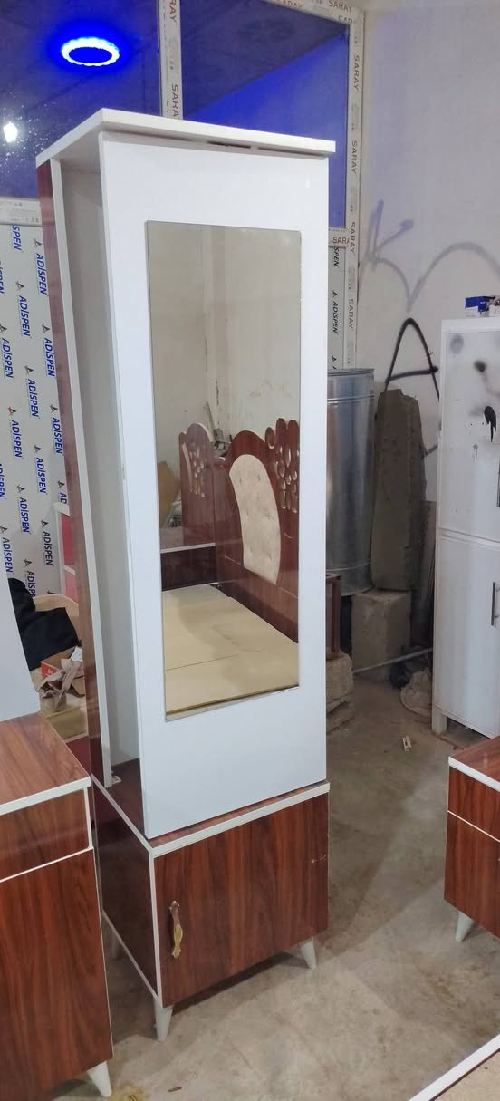 معرض رافع التميمي للاثاث المنزلي الجديد والمستخدم العنوان الحويجه فلكه شارع اطباء مقابل مجمع القادسيه
للمفروشات . . ***********.

