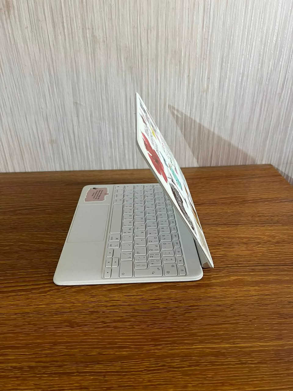 عندي هذا الماجيك كيبورد حجم 11inch  و 10.9
اشتريته ب323الف واريد ابيعه 150 الف ، مستخدمته قليل


**إذا كنت صاحب هذا الإعلان وتريد حذفه لأي سبب، رجاءا أرسل رسالة إلى الدعم الفني**