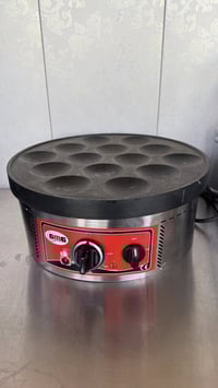 للبيع جهاز وافل + بان كيك مستعملات قليل كلش  سعر الجهاز 350 الف العنوا...