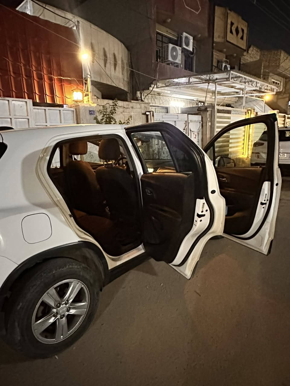 � للبيع شوفرليت تراكس 2019
سيارة جميلة، مرتفعة عن الأرض، اقتصادية بالوقود ومناسبة للاستخدام اليومي.

🔹 محرك 1400 تيربو دبل إكسل
🔹 تحكم بالستيرن من الجهتين
🔹 كاميرا خلفية
🔹 مثبت سرعة
🔹 مانع انزلاق
🔹 نظام مراقبة ضغط الإطارات
🔹 شاشة تدعم Apple CarPlay وAndroid Auto

📌 السيارة وارد، مبدل بها باب السائق، ويوجد صبغ خفيف بباب خلف السائق.
📌 المكينة والگير والتبريد بحالة ممتازة، خير من الله.
📌 رقم بغداد دولي.
📌 السيارة باسمي والتحويل فوري (ثاني يوم).
السعر 92 وبيه مجال بسيط
للاستفسار:
📞***********
