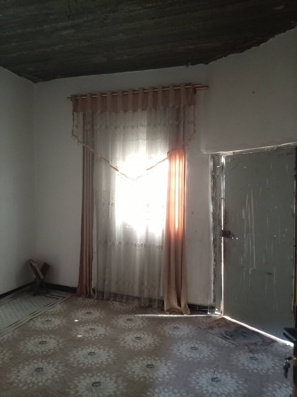 سلام عليكم بيت للبيع وقف سني أصولي مسجل مساحه 120ثاني بيت عن شارع للعام عرض شارع 10متر نقص البيت لبخ الواجهيه وسقف ثانوي فقط البيت جاهز من كل شيء الجيران خوش جيران الواجهيه 8ونص ونزال
 14 واكو فضله ويه البيت 4امتار سعره54وبي مجال ***********
