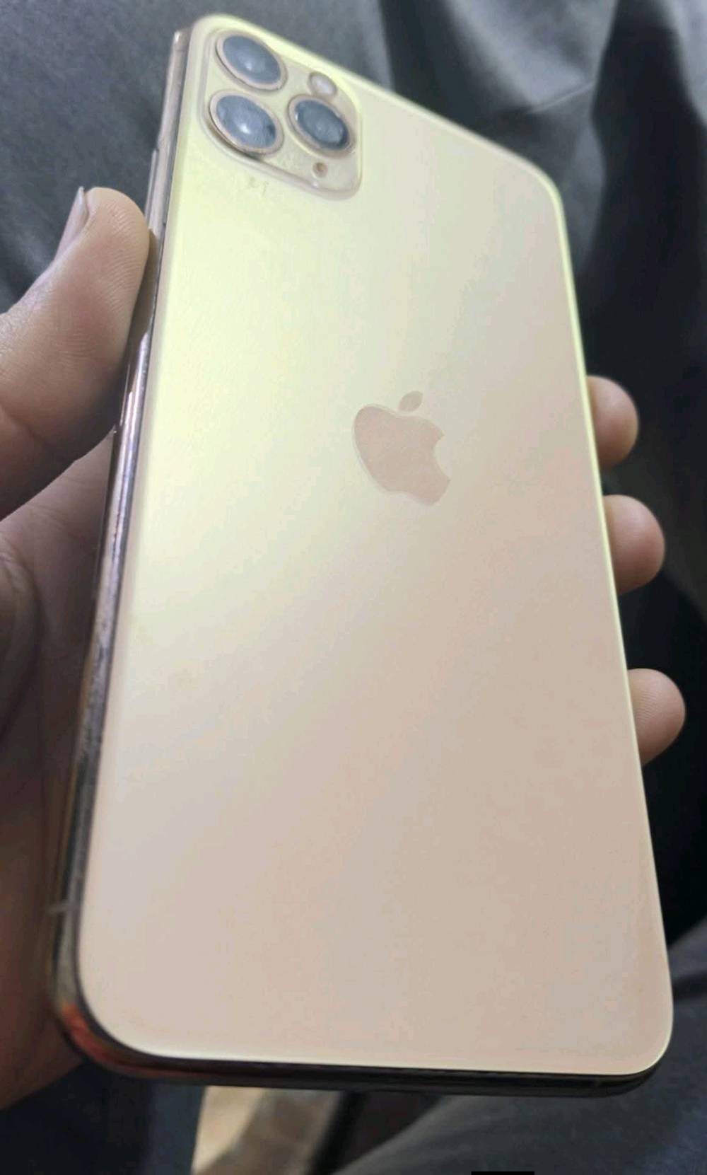 مراوس او بيع
ايفون 11 برو ماكس سعر مناسسب مكان بغداد

سعر  قابل للتفاوض٢٥٠ سعر ايفون ١١ عادي
مبدل شاشه ااصلي ب١٦٠ الاحسن بلسوك ٣ خيارات
بطارية اصلي 
وكدامك يلمع يرادله بس شوي ترتيبات وفيس ايدي يراد برمجه