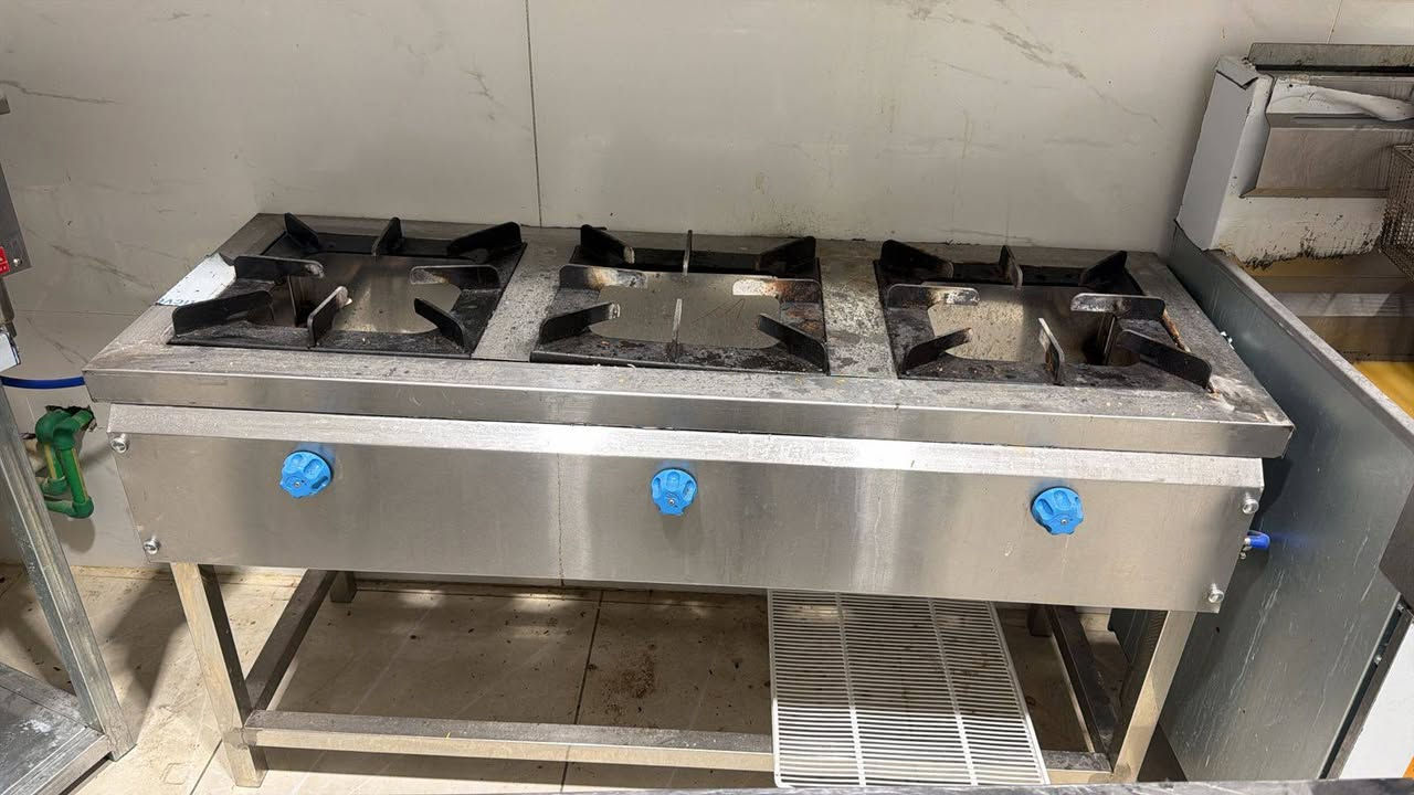 غراض مطعم لبيع كلش نظيفات عنوان بغداد 
***********
