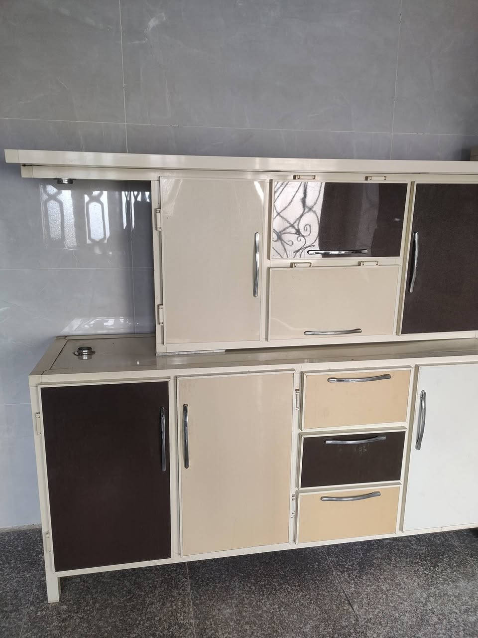 كاونتر مستعمل نضيف خمس قطع
الشراي يدخل خاص او يتصل***********
