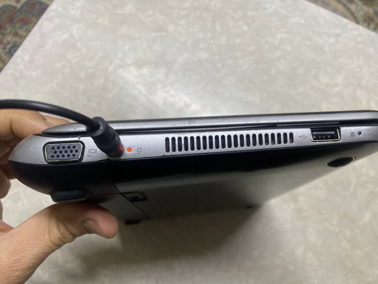 السلام عليكم
لاب توب  منيJo مستعمل للبيع 
Laptop go mini 10 “
***********
المواصفات 

المعالج :Atom 
الذاكرة : 250GB HDD
رام السرعة : 2GB
الكامرة الامامية : تعمل
الكامرة الخلفية : تعمل 
البلوتوث: يعمل 
الوافاي : يعمل 
السماعات : تعمل 
زر التشغيل : يعمل 
المنافذ : USB 3x-VGA 
يدعم منفذ السماعات  
الشاشة ١٠ انج : تعمل 
البطارية :  تعمل اقل من  ساعة  
نظام التشغيل : windows 10
ماوس : يعمل 
شاحنة : تعمل  
الاضرار : لاتوجد 

السعر : 45000 الف 
 الاتصال : ***********
بغداد شارع فلسطين ساحة الموال
