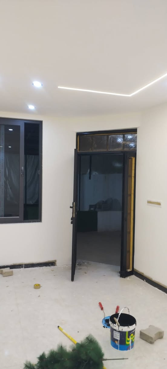 صباغ متفرغ شغل هندسي ونظيف سعر مناسب رقمي *********** بي واتساب اشتغل داخل خارج حديد خشب كافه الديكورات فلين الداخلي بديل رخام اطلع بيوميه وقطعي تصليح الشقوق الكبيره والرطوبه
