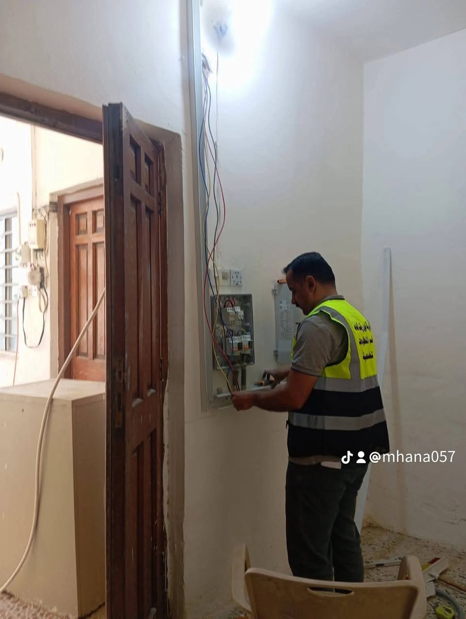 🔹 Deye – 6KW (Hybrid)
القوة الذكية والتشغيل 24 ساعة 🔋🔥
✔️ نظام هايبرد يشتغل ويا الألواح + البطارية + الوطنية
✔️ إدارة ذكية للشحن والتفريغ
✔️ شاشة عرض تبين كل التفاصيل
✔️ مثالي للبيوت الي تريد كهرباء مستمرة حتى بالقطع

إذا تريد راحة بال وطاقة ما تنقطع… هذا الخيار الذهبي 👌

ــــــــــــــــــــــــــــ

🔋 بطارية 51.2V 300Ah (15.36KWH)
خزن طاقة قوي وتشغيل أحمالك المهمة بأمان وثبات 💯

✨ الفرق يعتمد على احتياجك…
تريد توفير أكثر؟ لو تريد منظومة متكاملة تشتغل 24 ساعة؟

📩 راسل البيج هسه وخلي نحددلك الأنسب حسب استهلاك بيتك ونطيك أفضل عرض خاص‏‪***********‬‏.***********
