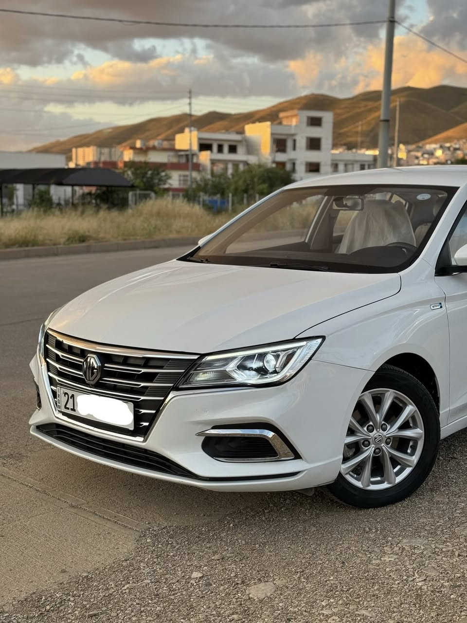 MG5 2024 comfort
زەمانی شەریکە ڕۆنگۆڕینی داهاتوو بەلاشە
٣٥ هەزار ڕۆشتووە یەک دەستە 
سەیارەکە زۆر جوانە ماڵی دۆستە
بەصمە شاشە کامێرا
هەموو سێرڤزێکی لە شەریکە بۆ کراوە
تەنها دو پەڵە پی دی ئاڕی هەیە
دۆەسەکانیشی ئەو چاڵانەی هەیە لە ڕەسم دیارە
تەحویل غرامە بە شەرت
***********
***********
