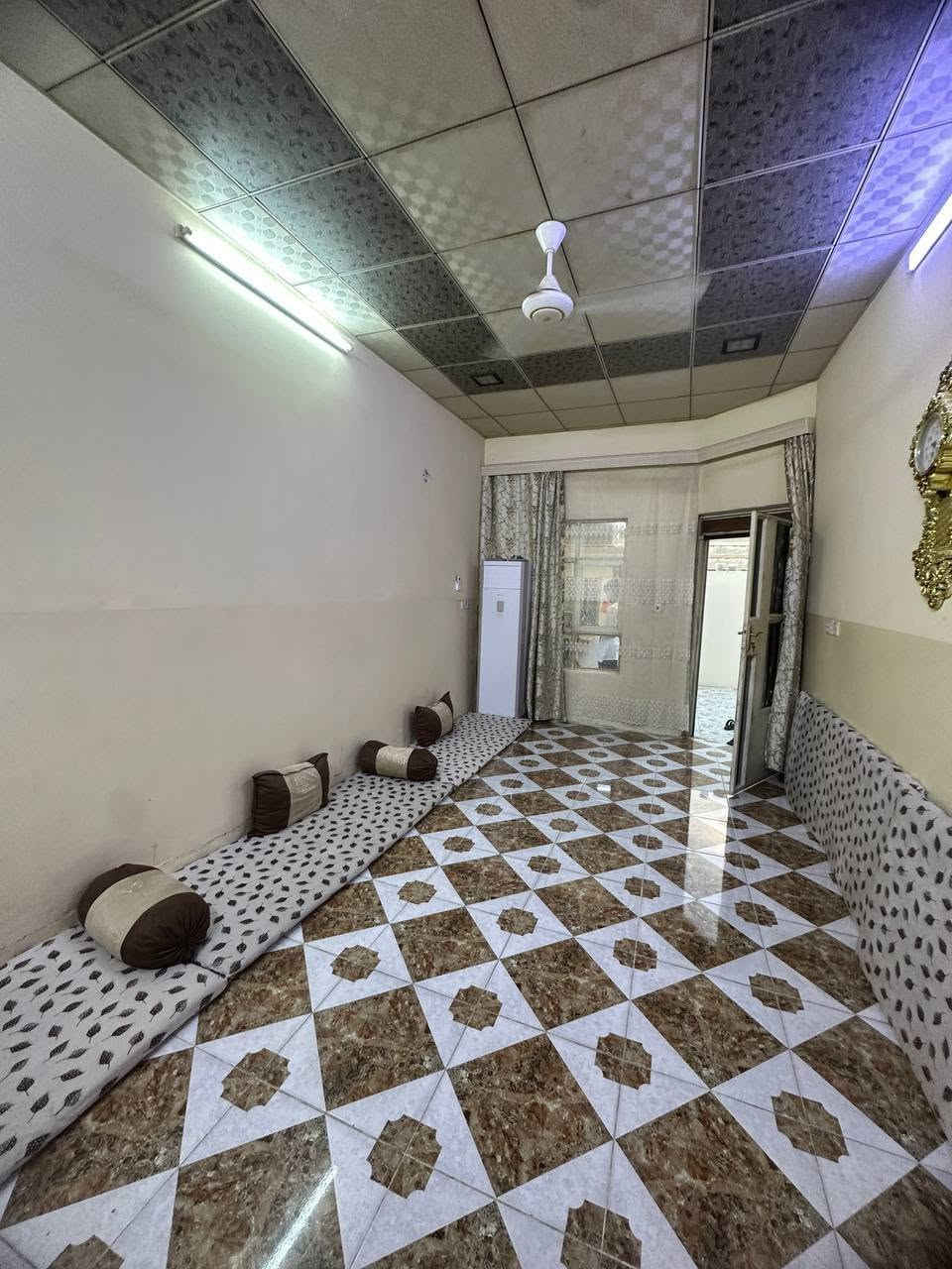 اعلان بيت ١٣٠ متر طابو صرف للبيع 
طابق ونص بناء جديد فول موقغ مميز 
العنوان كركوك حي الاسرى قرب جامع المعراج ومدرسه الشروق 
واجه ٦ ونص نزال ٢٠ 
السعر المطلوب ١٢٥ مليون وبيه مجال
للاستفسار الاتصال على الرقم ***********
توجد خدمة واتساب على هذا الرقم 
لمعرفة المزيد من العروض تابع صفحتنا على الفيس بوك سجاد للعقار ونستقبل جميع عروض بيع وشراء العقارات @
