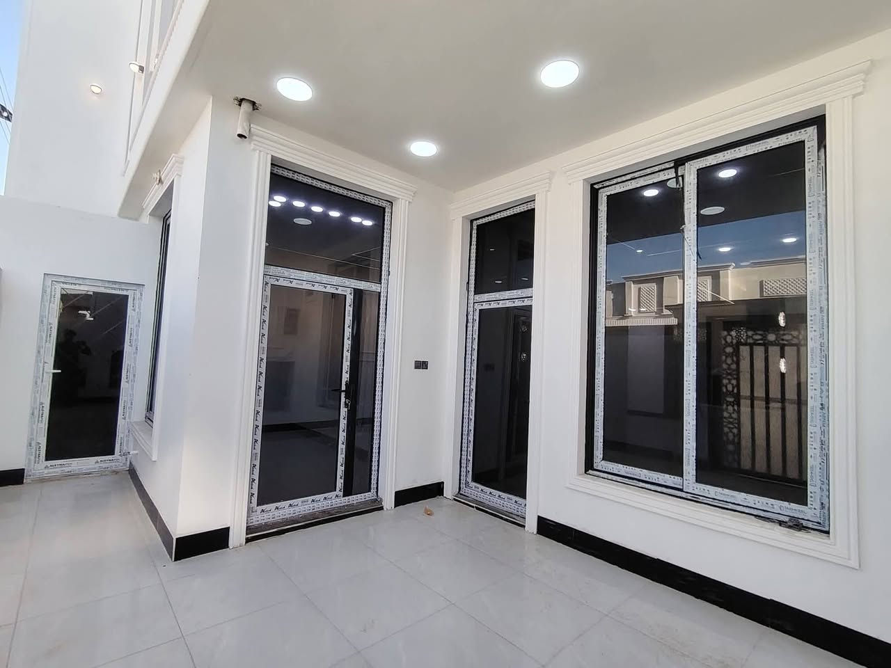 دار للبيع 150م🏕️ (مكتب الخليج للعقار عمود327)
*********** وتساب #مكتب_ألخليج_للعقار 
✅ مشمول بقرار التطويب 
 🏡بيت بمساحه 150متر طابقين 🏢
         🧱شغل مال جناي درجه ولى 🏗️
موقع /نجف 🏡
شارع الحولي مال المطار عمود327مكتب ألخليج للعقار 

البناء 🏡 👌نضام وشغل مهندس 👷
غرف عدد4 /صاله عدد 2/مطبخ / ستقبال/ صحيات/
بناء مرتب/ اساس + سقف صب كونكريت + طابوك🧱

ألخدمات 🏡 #بعد_عن_سوق_100م
ماء/كهرباء/مدارس/سوق/تبليط/لحد الباب
